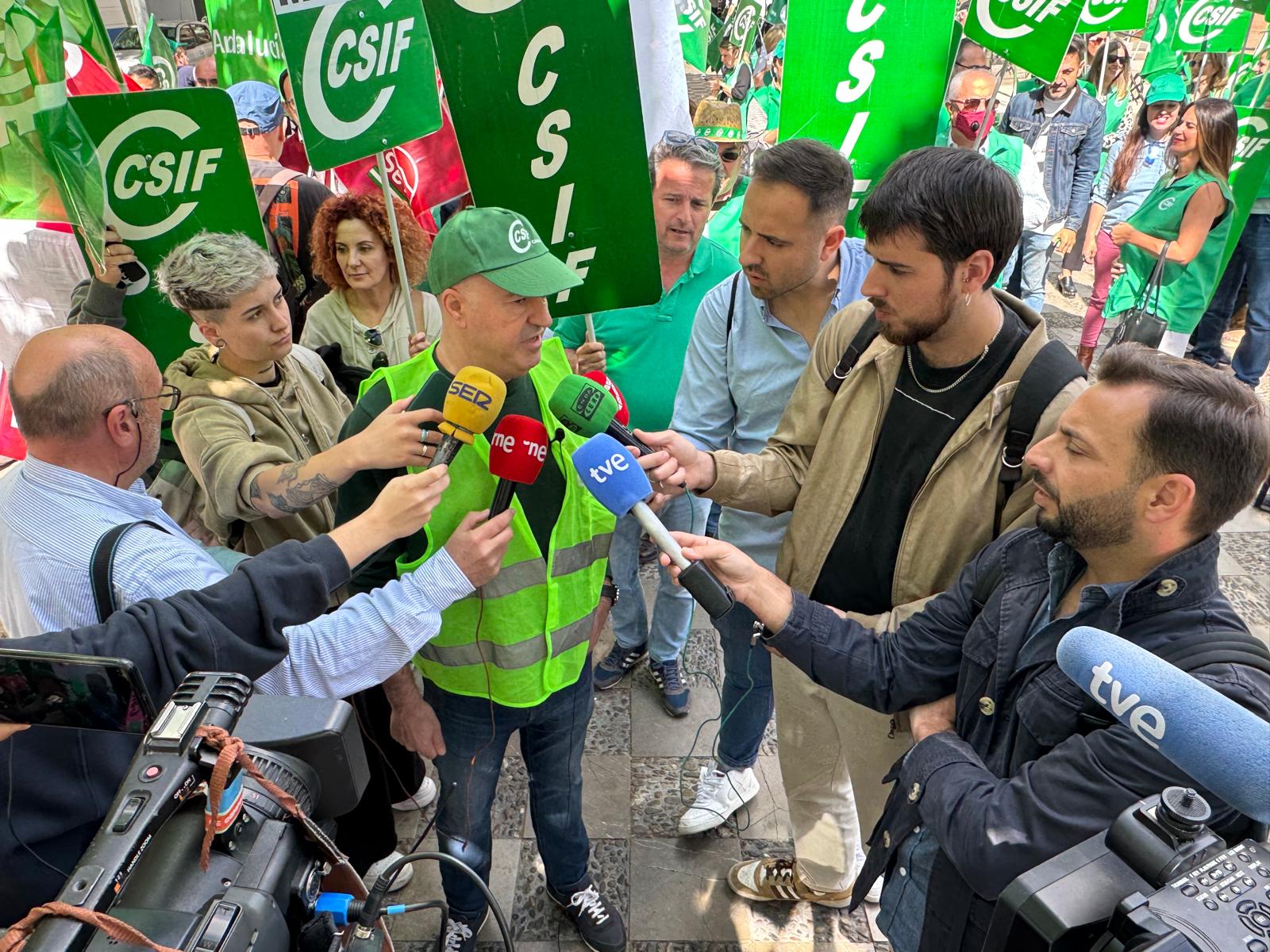 Atención a los medios de comunicación por parte del vicepresidente del Sector de Justicia de CSIF A, Diego Día